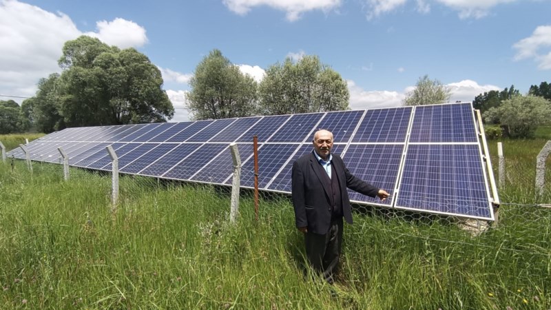 Köylüler, içme suyunu güneş enerjisiyle evlerine ulaştırıyor