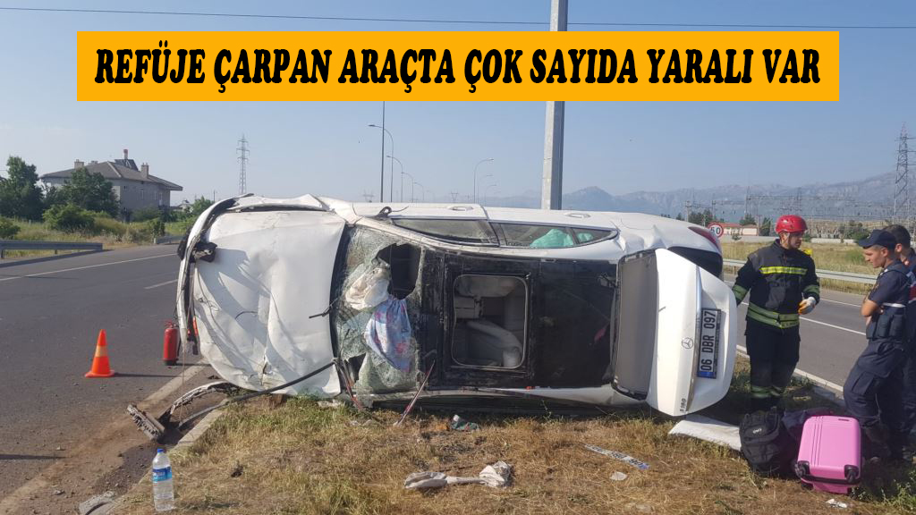 Refüje çarpan otomobildeki 4 kişi yaralandı