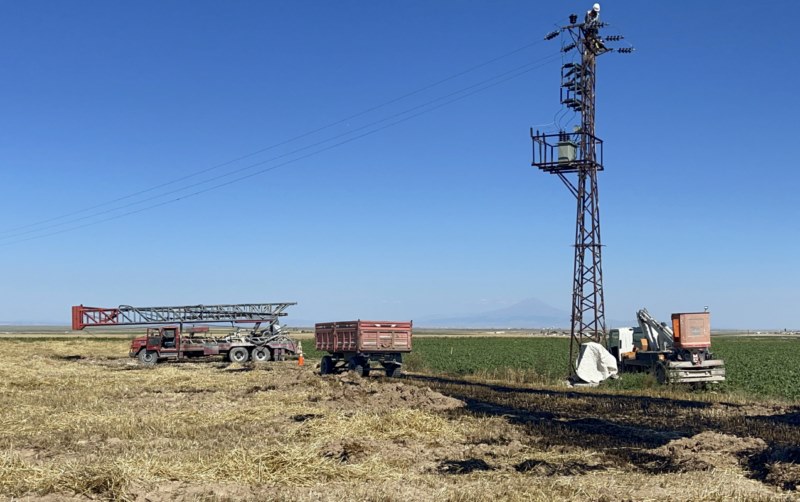 Elektrik akımına kapılan sondaj makinesi operatörü hayatını kaybetti