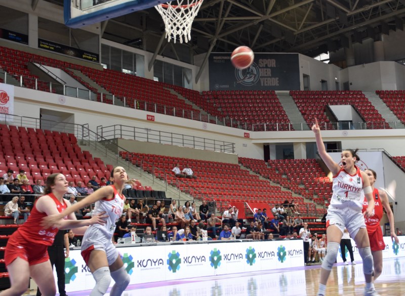 Potanın perileri Konya’da galibiyetle başladı