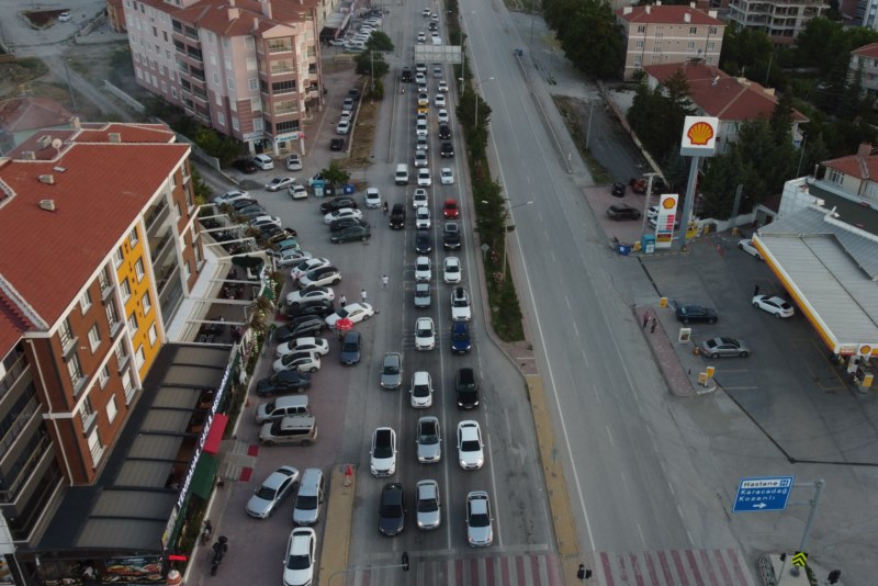 Tatil dönüşü trafik yoğunluğu yaşanıyor