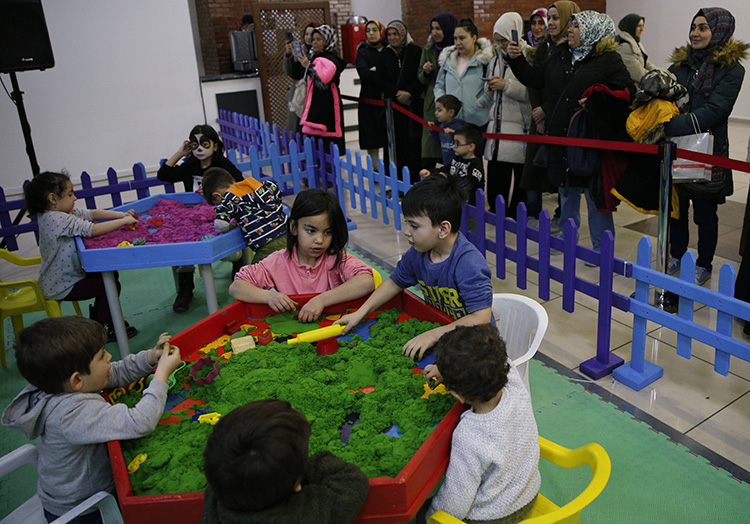 Belediyeden çocuklara ücretsiz bayram eğlencesi