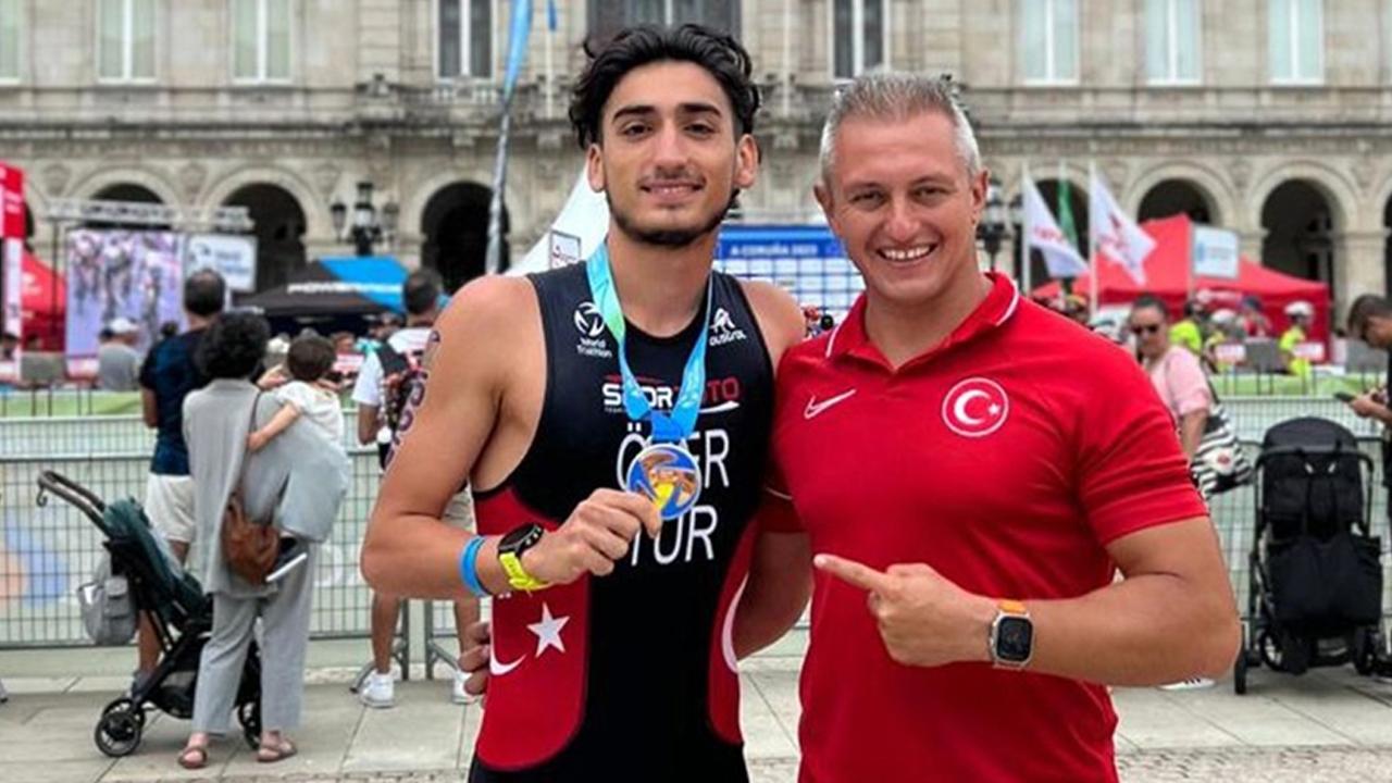 Milli triatlon sporcusu Uğurcan Özer, İspanya'da üçüncü oldu