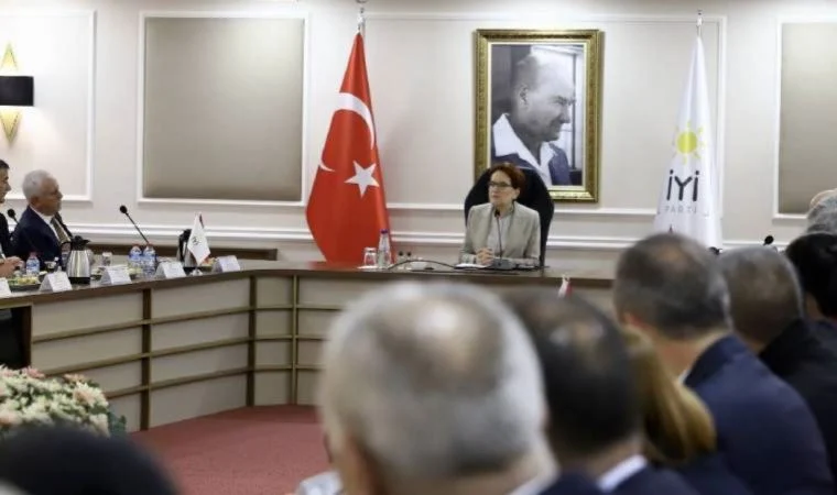 Akşener, yeni GİK üyeleriyle bir araya geldi