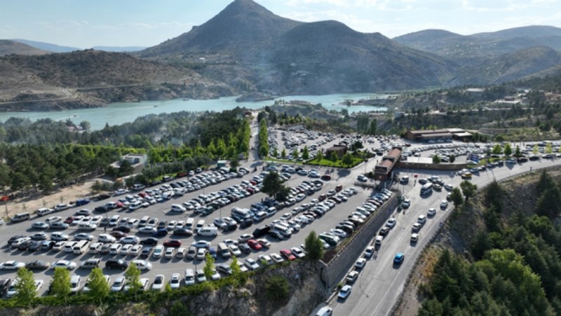 Selçuklu’nun park ve bahçeleri ziyaretçi akınına uğradı