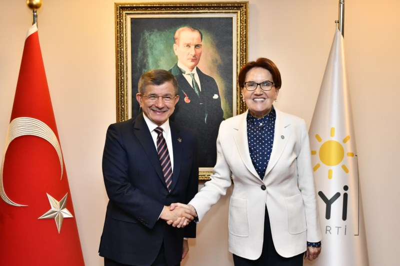 Akşener, Davutoğlu ile görüştü