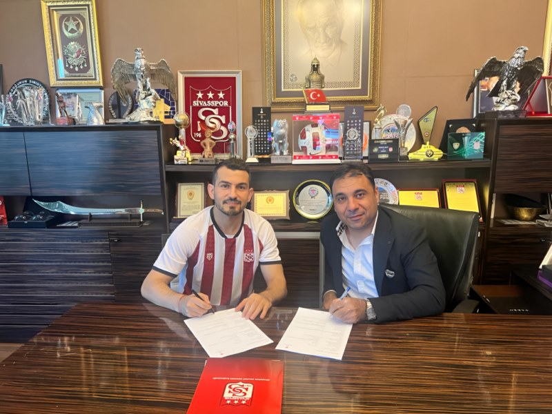 Sivasspor, Emrah Başsan'ı renklerine bağladı