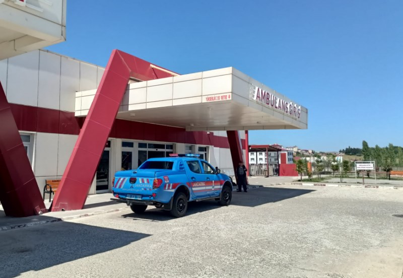 Kardeşler arasında çıkan silahlı kavgada baba ve oğlu yaralandı