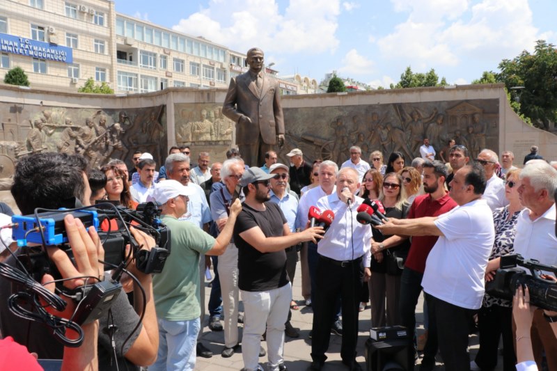 CHP'li eski il başkanı genel merkezi protesto etti