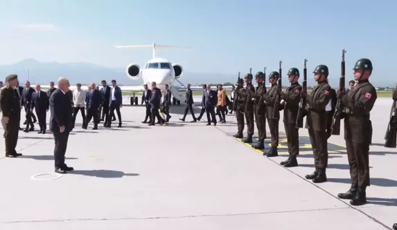 Milli Savunma Bakanından memleketine ziyaret