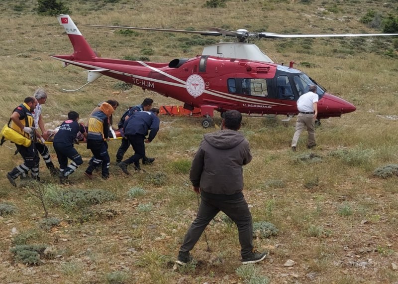 Dağda fenalaşan kişi ambulans helikopterle hastaneye kaldırıldı