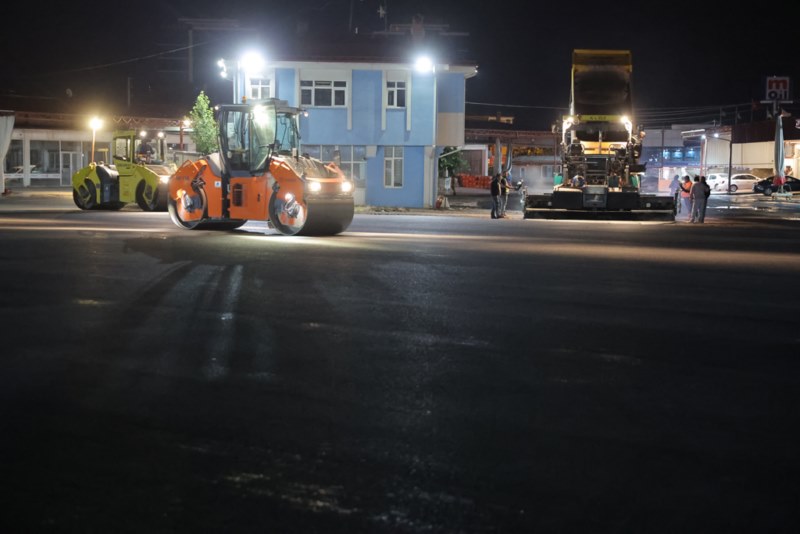 Belediye, toptancılar sebze halinin asfaltını yeniledi