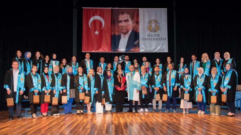 Yüksek lisans ve doktora eğitimlerini tamamlayan öğrenciler için mezuniyet töreni