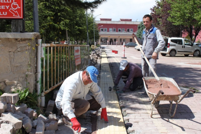 Hastaneye engellilere özel yol yapıldı