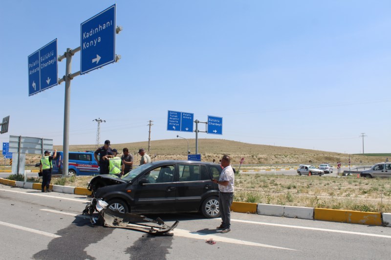 İki otomobilin çarpışması sonucu 6 kişi yaralandı