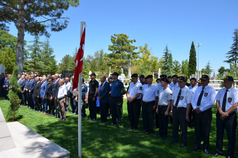 15 Temmuz kahramanı şehit Ömer Halisdemir'in kabri ziyaret edildi