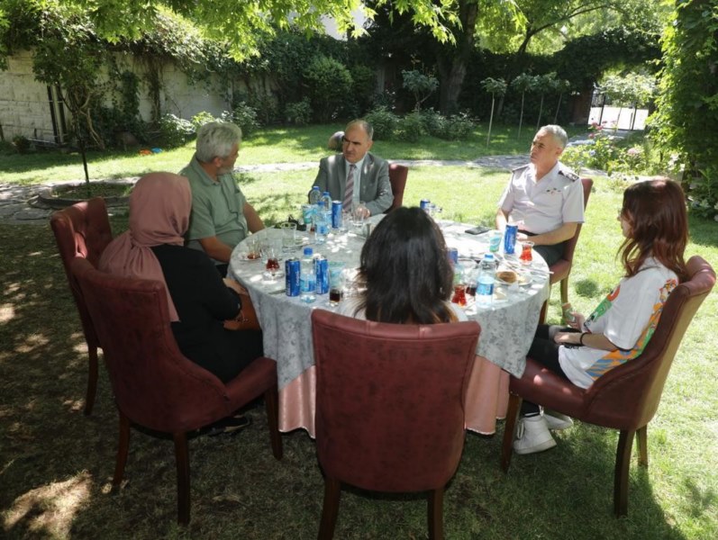 Vahdettin Özkan şehit yakınları ve gazilerle buluştu