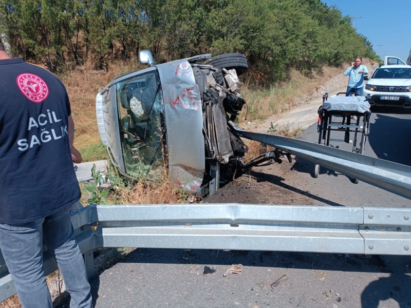 Şarampole devrilen kamyonetteki 6 kişi yaralandı