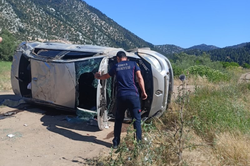 Devrilen otomobildeki 1 kişi öldü, 2 kişi yaralandı