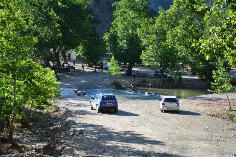 Serinlemek için Zamantı Irmağı'na giren genç boğuldu