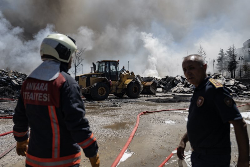 Yatak fabrikasında yangın çıktı