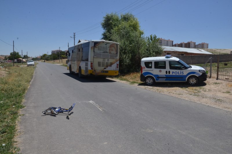 Belediye otobüsüyle çarpışan bisikletli çocuk ağır yaralandı