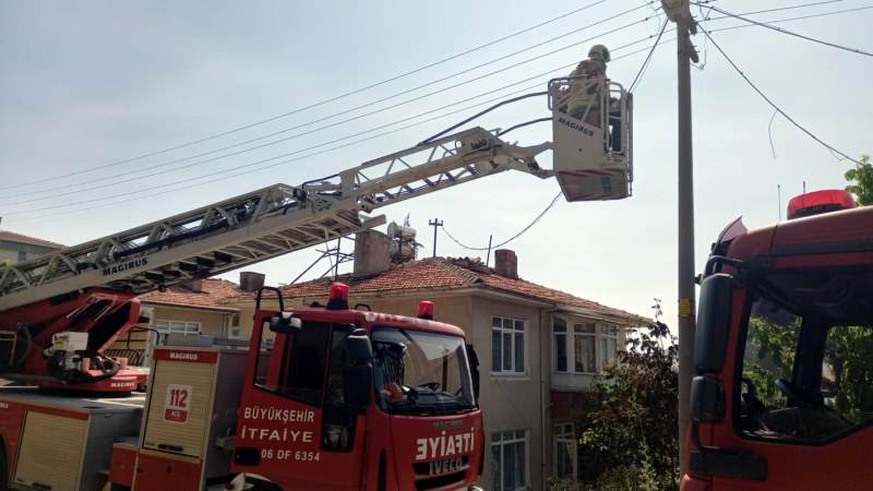 İtfaiye ekiplerinin müdahalesiyle çıkan yangın söndürüldü