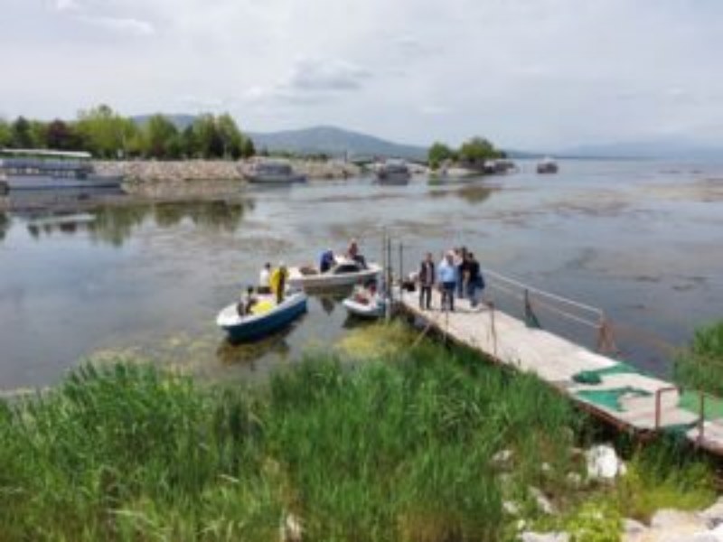 Otomobil şarampole devrildi, 2 kişi yaralandı