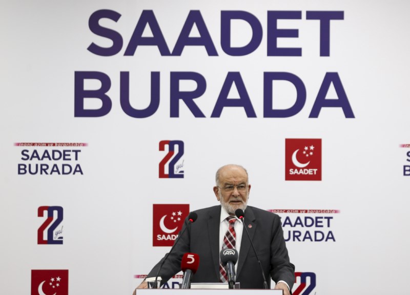 Karamollaoğlu, basın toplantısı düzenledi