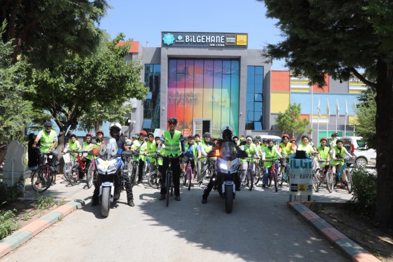 Bilgehane öğrencileri güvenli sürüşü öğreniyor