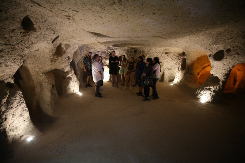 Turistler aşırı sıcaklar nedeniyle rotalarını yer altı şehrine çevirdi