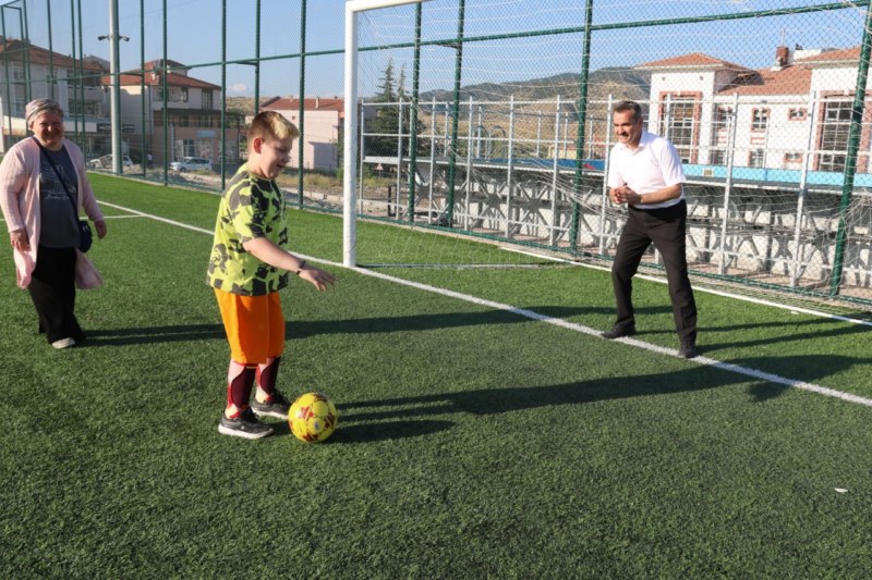 Korgun'a yapılan stadyum serebral palsi hastası çocuğa moral oldu