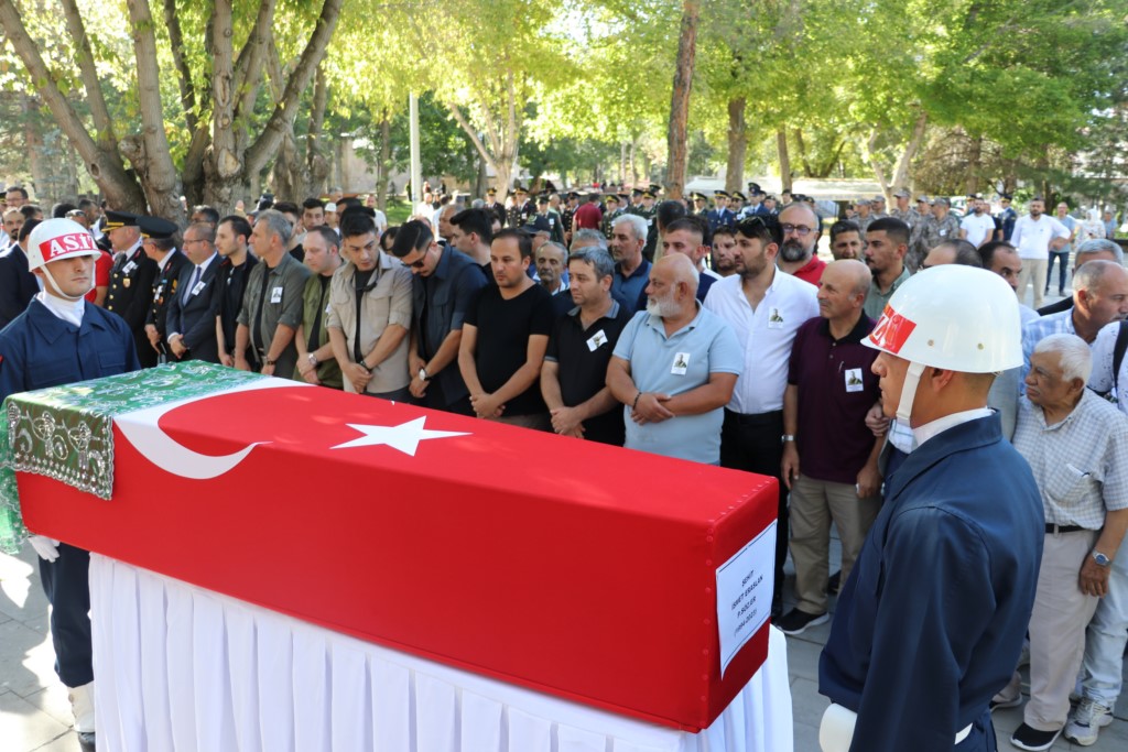 Tedavi gördüğü hastanede vefat eden gazi son yolculuğuna uğurlandı