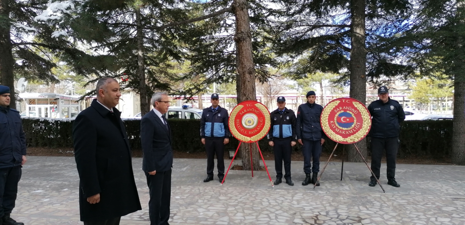 Şehitler için çelenk sunuldu