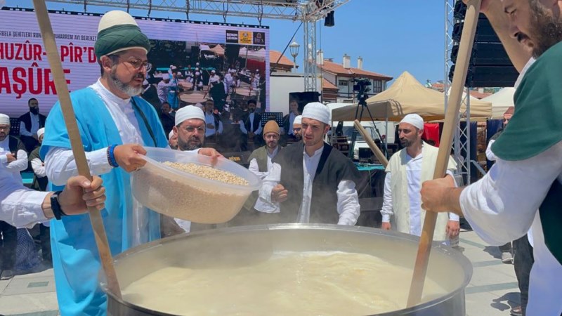 Konya’da aşure geleneği yaşatıldı