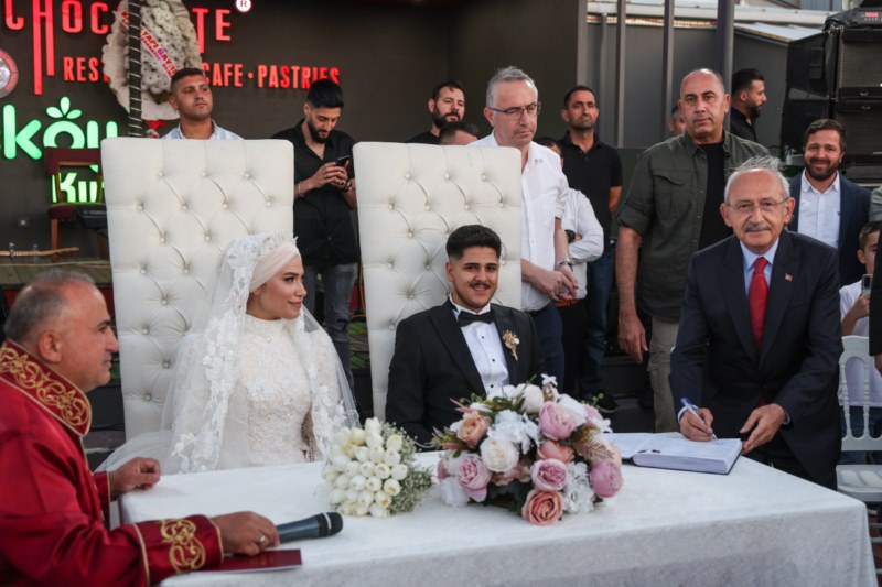 Kılıçdaroğlu nikah şahidi oldu