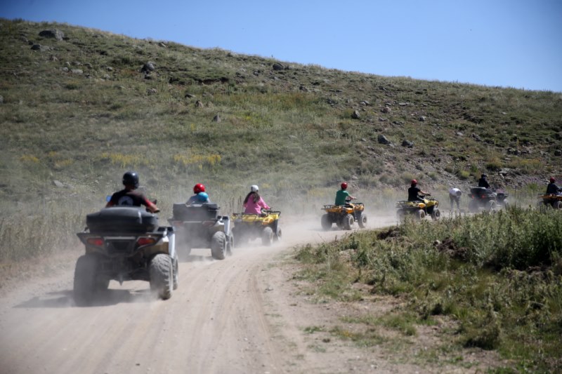 Erciyes'i ATV safari ile keşfediyorlar