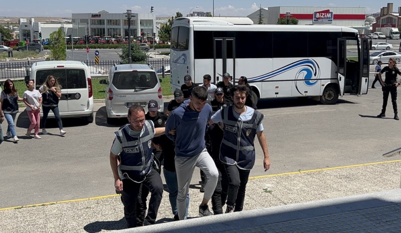 Silahla öldürülen kişinin eşi ve 5 şüpheli tutuklandı