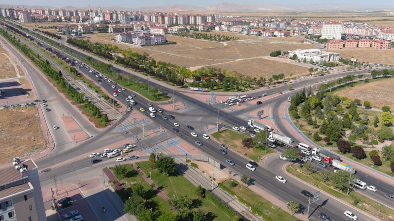 Fırat caddesine köprülü kavşak başlıyor