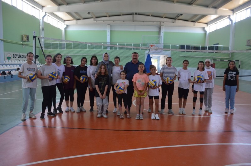 Yaz okulunda voleybol branşı ilgi görüyor