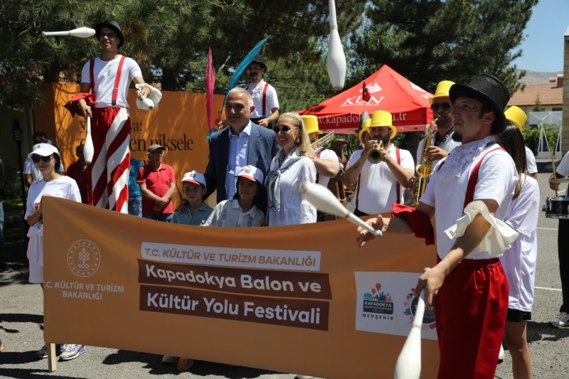 Bakan Ersoy, Türkiye Kültür Yolu Festivali'nin etkinlik alanlarını inceledi