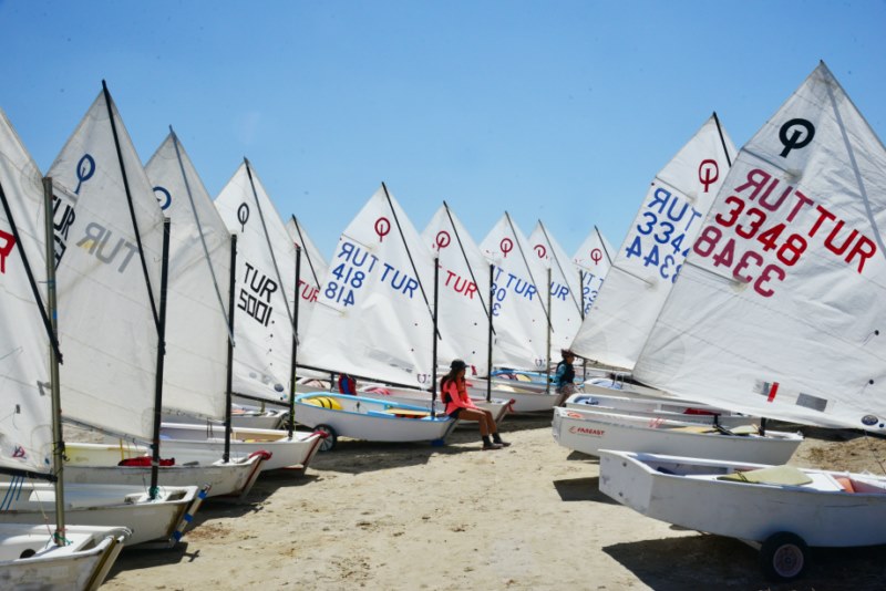 Hirfanlı Baraj Gölü Optimist Yelken Yarışları, devam ediyor