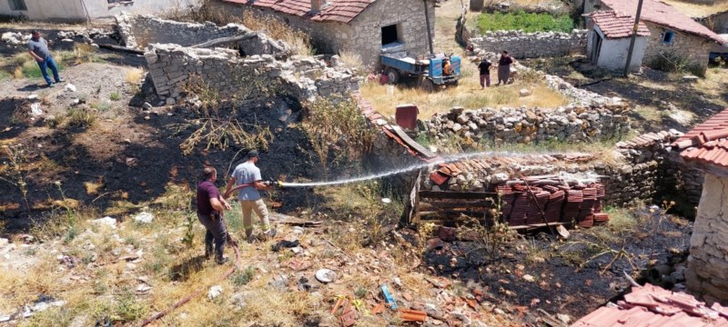 Çıkan yangınlar, ekiplerce söndürüldü