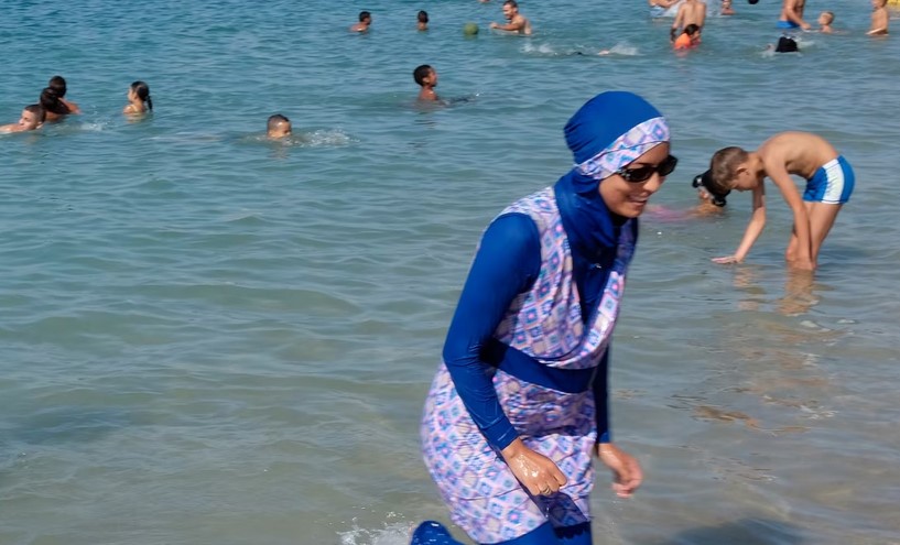 Mahkeme Frejus Belediyesinin plajlarda tesettürlü mayo yasağını durdurdu