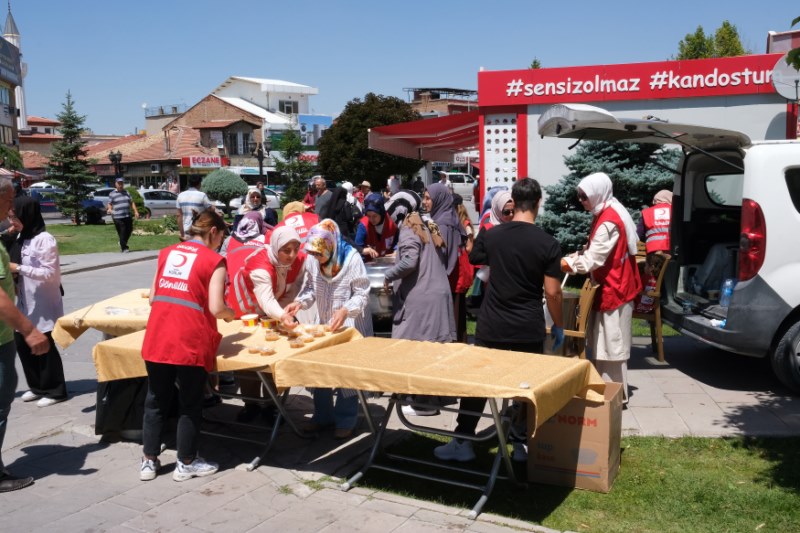 Kızılay Karatay Şubesinden aşure ikramı