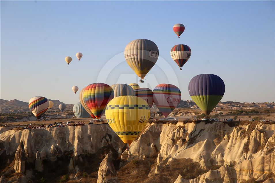 Sıcak hava balon turuna rüzgar molası