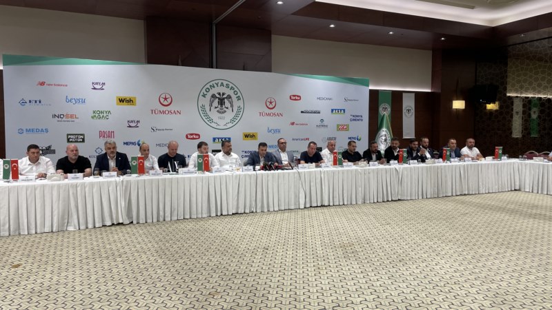 Konyaspor Başkanı Özgökçen, yeni sezon öncesi gazetecilerle buluştu