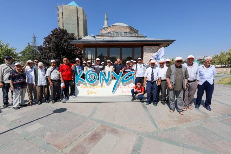 Belediye huzurevi sakinleri için gezi organizasyonu düzenledi