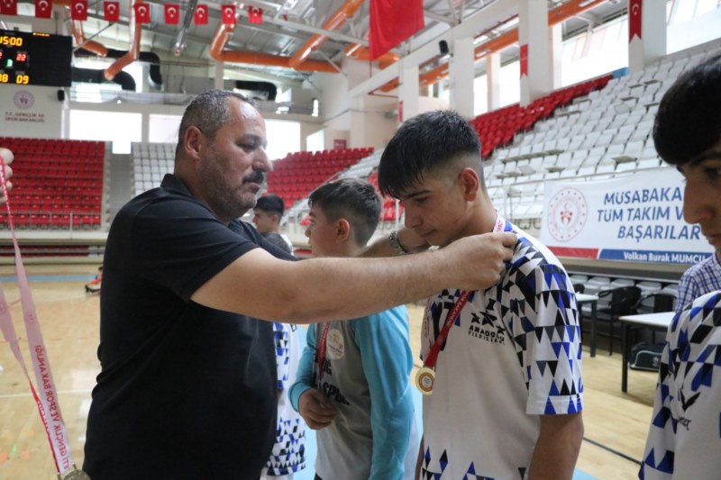 Hentbol Anadolu Yıldızlar Ligi'nin yarı final müsabakaları sona erdi