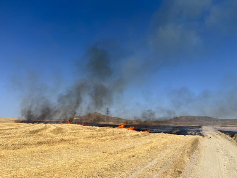 150 dönüm alan zarar gördü, saman balyaları yandı